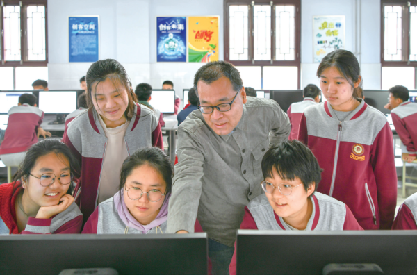 赢盈配资 教学生用AI模型定制个性化学习资源！这位老师让信息技术真正助力学习