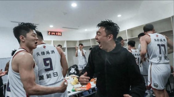万盈配资 多名主力+关键操盘手离队！网红队一夜回到解放前，下季又摆烂？
